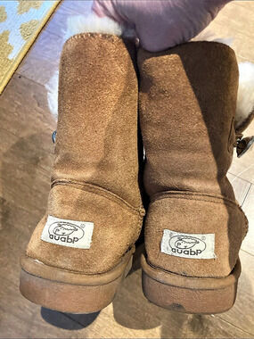 Auabp
Suede sheep skin  Winter Boots in Brown US 9